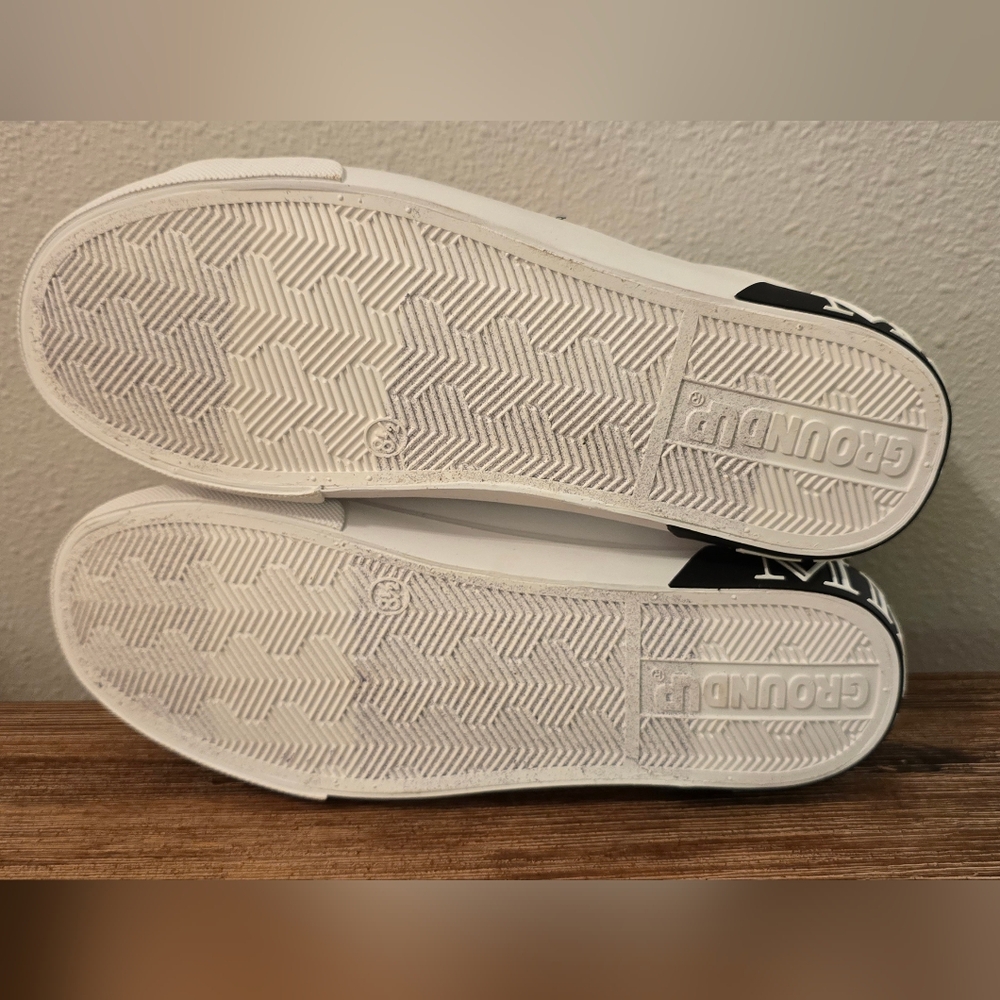 Disney Minnie Mouse Womens Shoes - White with Black Accents, New! Size 8.5 Cute - Picture 8 of 8